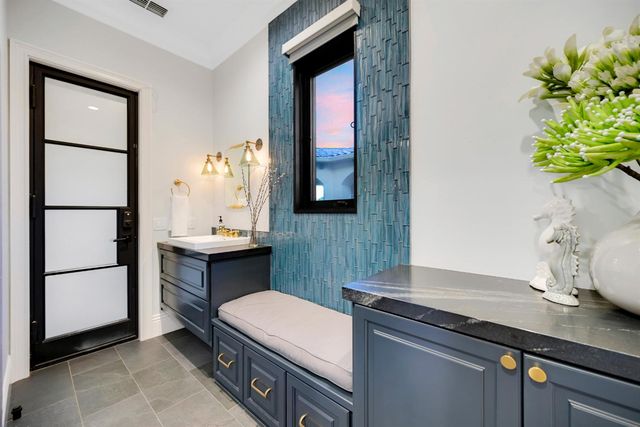 9688 Clos Du Lac, Loomis, CA 95650