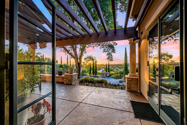 9688 Clos Du Lac, Loomis, CA 95650