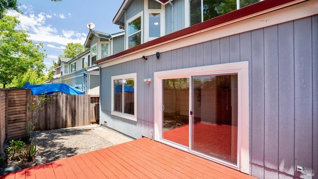 606 Santa Ana Cir, Santa Rosa, CA 95404