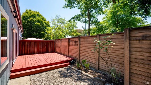606 Santa Ana Cir, Santa Rosa, CA 95404