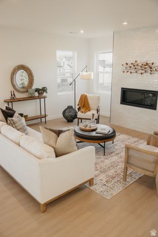 5215 S PARAMOUNT DR, Riverdale, UT 84405