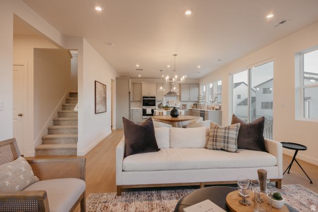 5215 S PARAMOUNT DR, Riverdale, UT 84405