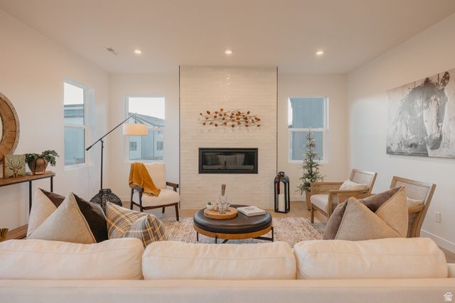 5215 S PARAMOUNT DR, Riverdale, UT 84405