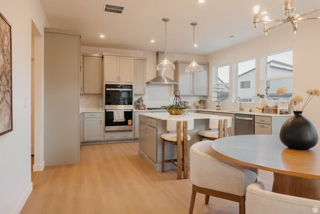 5215 S PARAMOUNT DR, Riverdale, UT 84405