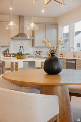 5215 S PARAMOUNT DR, Riverdale, UT 84405