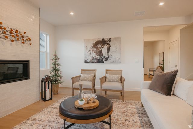 5215 S PARAMOUNT DR, Riverdale, UT 84405