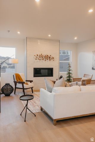 5215 S PARAMOUNT DR, Riverdale, UT 84405