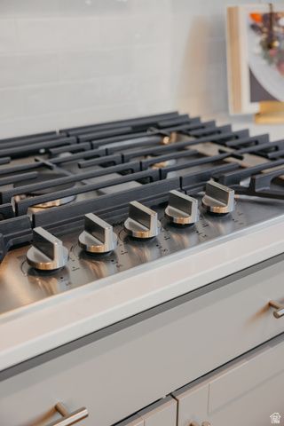 5215 S PARAMOUNT DR, Riverdale, UT 84405