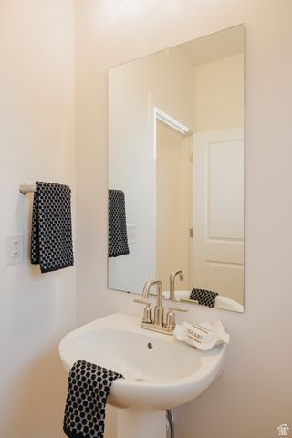 5215 S PARAMOUNT DR, Riverdale, UT 84405