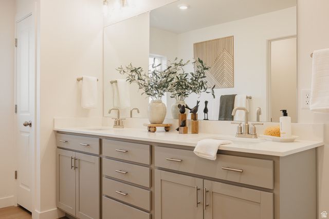 5215 S PARAMOUNT DR, Riverdale, UT 84405