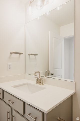 5215 S PARAMOUNT DR, Riverdale, UT 84405