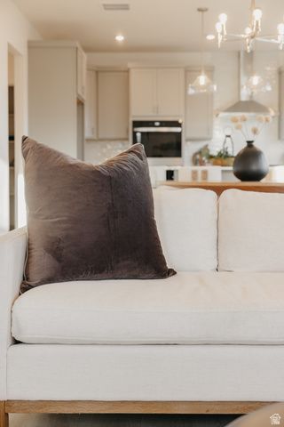 5215 S PARAMOUNT DR, Riverdale, UT 84405