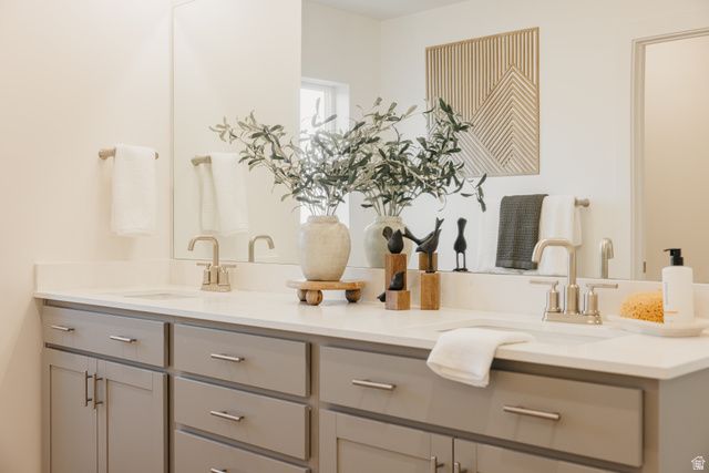 5215 S PARAMOUNT DR, Riverdale, UT 84405