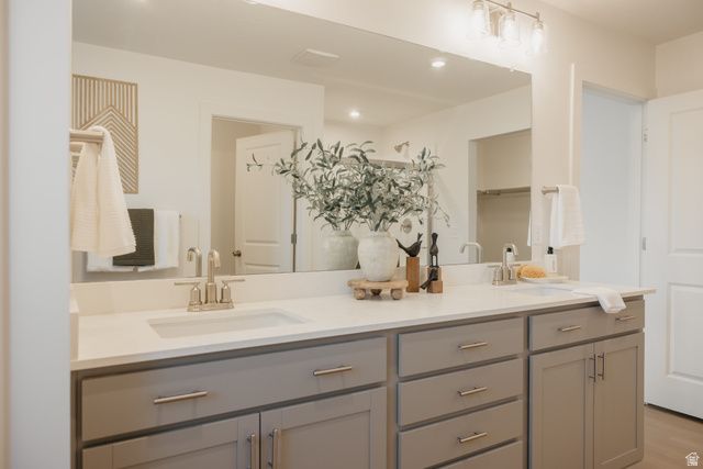 5215 S PARAMOUNT DR, Riverdale, UT 84405