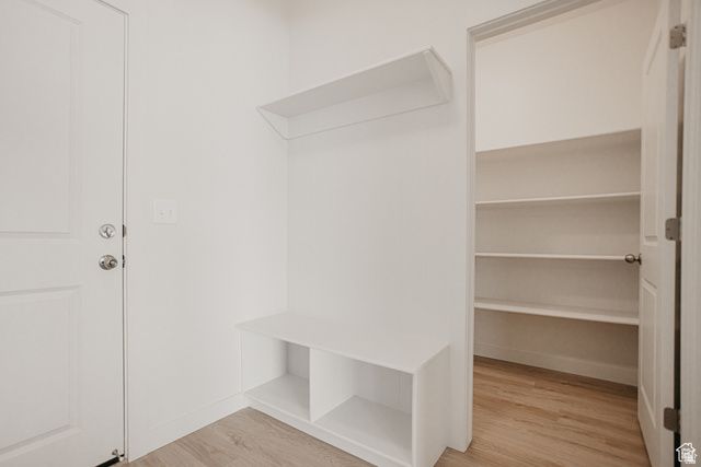 5215 S PARAMOUNT DR, Riverdale, UT 84405