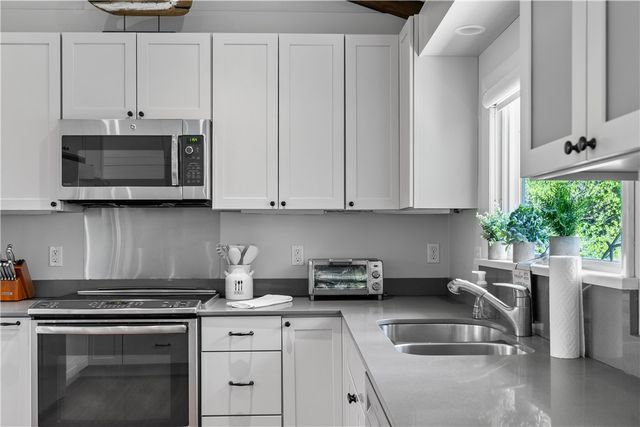 38 Sea View Avenue, South Kingstown, RI 02879