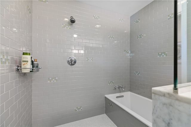 38 Sea View Avenue, South Kingstown, RI 02879