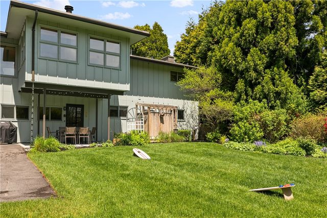 38 Sea View Avenue, South Kingstown, RI 02879