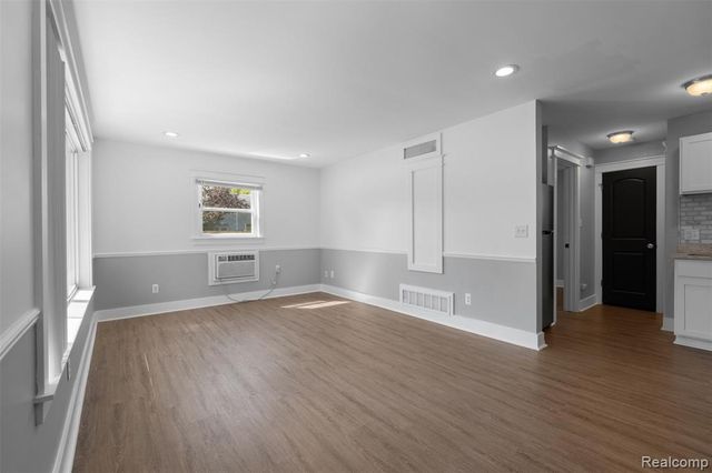 4401 Crooks Road, Royal Oak, MI 48073