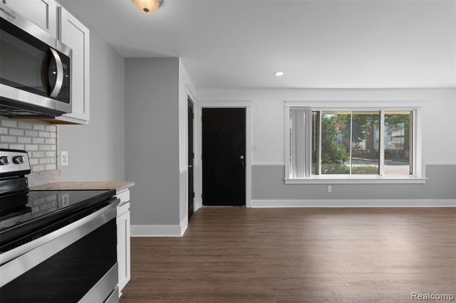 4401 Crooks Road, Royal Oak, MI 48073