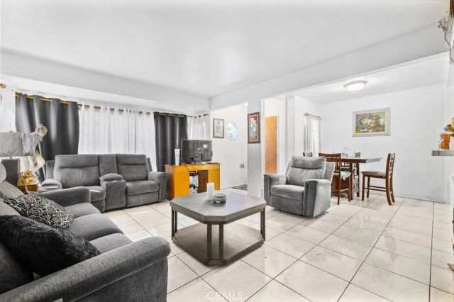 4237 Abbott Rd, Lynwood, CA 90262