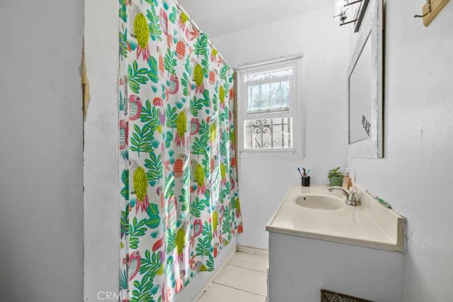 4237 Abbott Rd, Lynwood, CA 90262