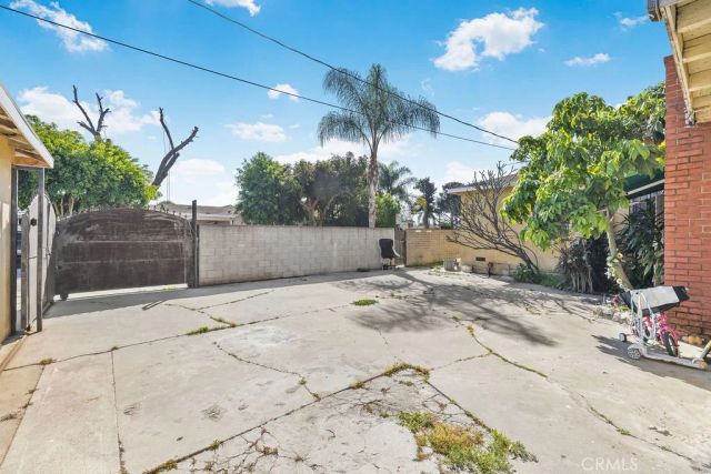 4237 Abbott Rd, Lynwood, CA 90262