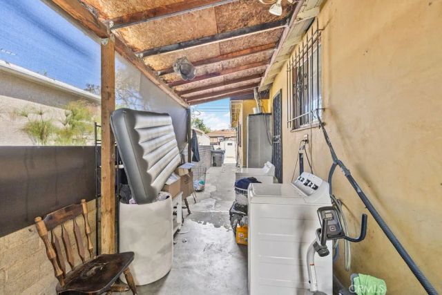 4237 Abbott Rd, Lynwood, CA 90262