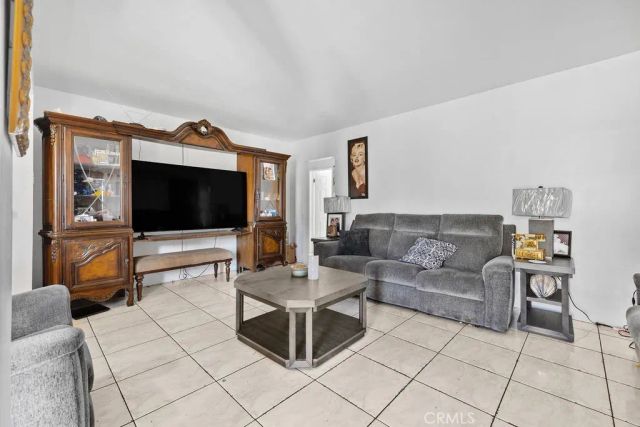 4237 Abbott Rd, Lynwood, CA 90262