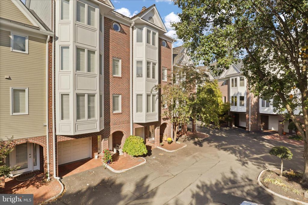 125 CHESTERFIELD PL, Leesburg, VA 20175