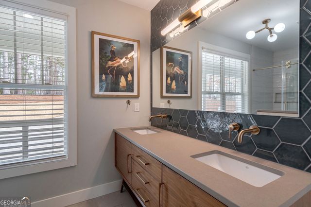 1000 Kings Row Road, Greensboro, GA 30642