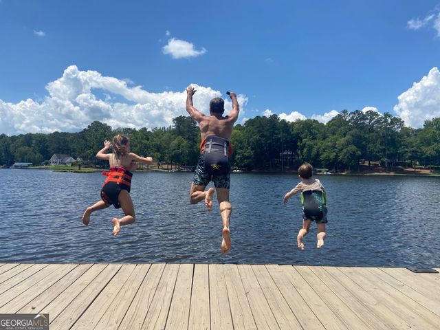 1000 Kings Row Road, Greensboro, GA 30642