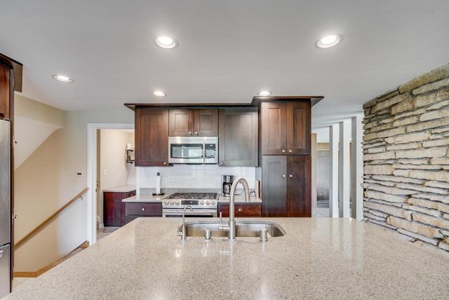9000 263rd AVENUE, Salem, WI 53168