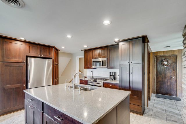 9000 263rd AVENUE, Salem, WI 53168