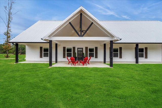 2032 Pahal Road, Huntington, TX 75949