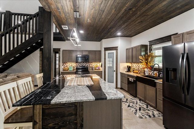 2032 Pahal Road, Huntington, TX 75949