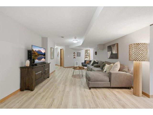 57 Quamwell Avenue, Lakeland, MN 55043
