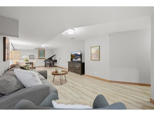 57 Quamwell Avenue, Lakeland, MN 55043