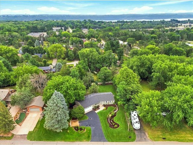 57 Quamwell Avenue, Lakeland, MN 55043