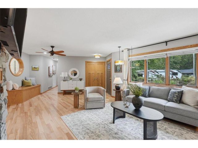 57 Quamwell Avenue, Lakeland, MN 55043