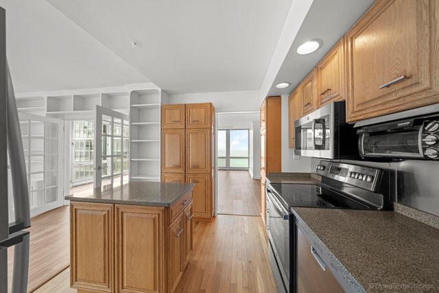 880 N Lake Shore Drive 25EF, Chicago, IL 60611