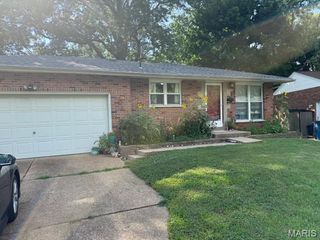 8327 Lonkar Drive, St Louis, MO 63123