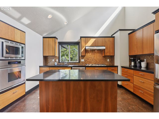 15611 Ne 181ST Loop, Brush Prairie, WA 98606