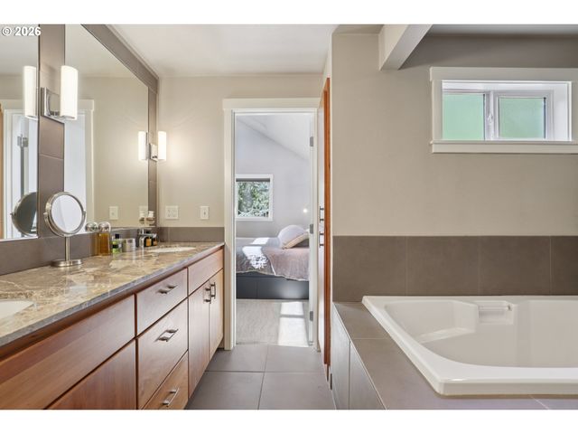 15611 Ne 181ST Loop, Brush Prairie, WA 98606