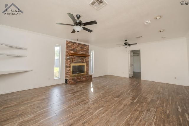 913 FOLEY AVENUE, Iowa Park, TX 76367