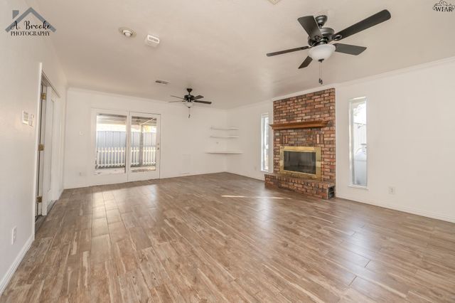 913 FOLEY AVENUE, Iowa Park, TX 76367