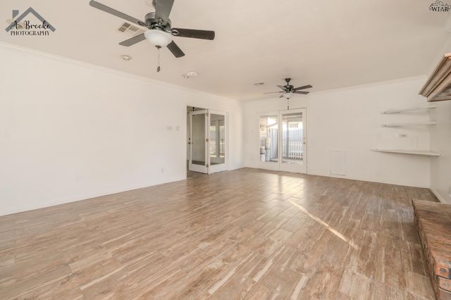 913 FOLEY AVENUE, Iowa Park, TX 76367