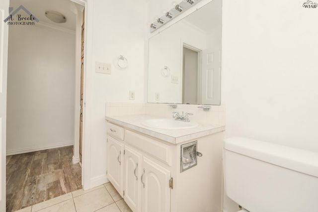 913 FOLEY AVENUE, Iowa Park, TX 76367