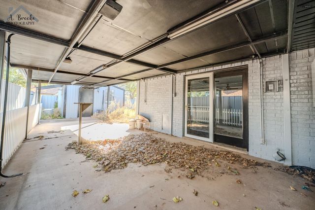 913 FOLEY AVENUE, Iowa Park, TX 76367