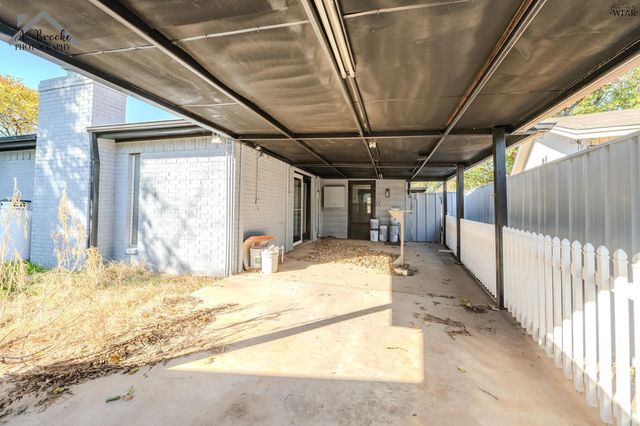 913 FOLEY AVENUE, Iowa Park, TX 76367